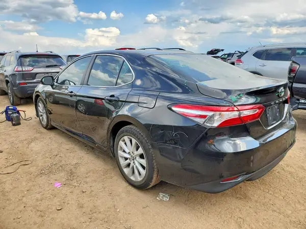 4T1B11HKXJU572362 2018 TOYOTA CAMRY - Image 2