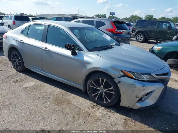 4T1B11HKXJU572684 2018 TOYOTA CAMRY - Image 1