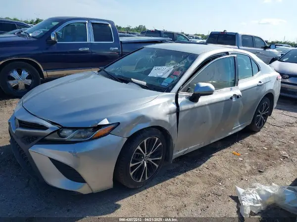 4T1B11HKXJU572684 2018 TOYOTA CAMRY - Image 2