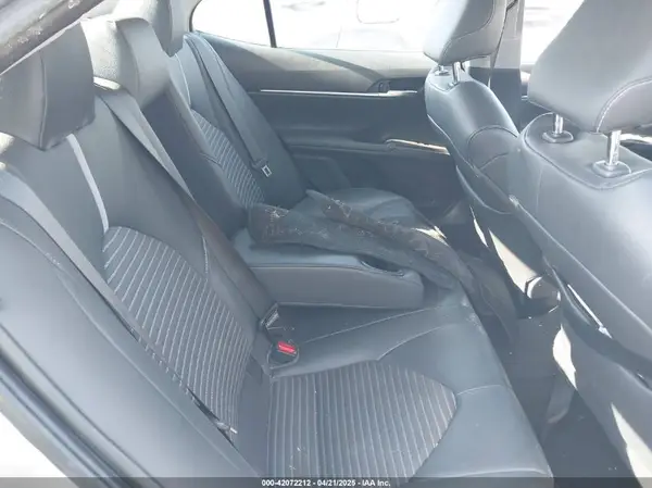 4T1B11HKXJU572684 2018 TOYOTA CAMRY - Image 8
