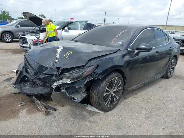 4T1B11HKXJU574547 2018 TOYOTA CAMRY - Image 2