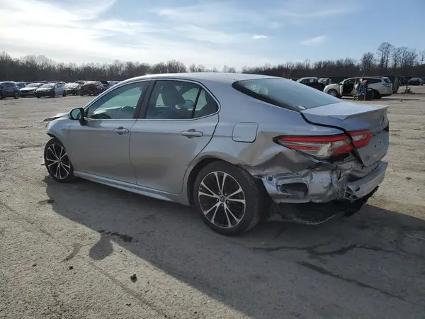4T1B11HKXJU574872 2018 TOYOTA CAMRY - Image 2