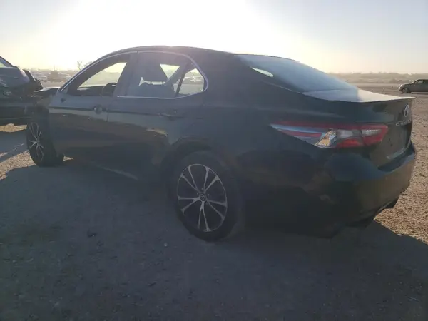 4T1B11HKXJU575133 2018 TOYOTA CAMRY - Image 2