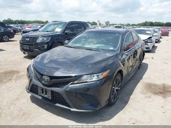 4T1B11HKXJU576878 2018 TOYOTA CAMRY - Image 2