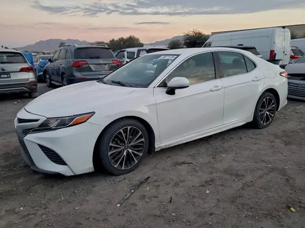 4T1B11HKXJU577660 2018 TOYOTA CAMRY - Image 1