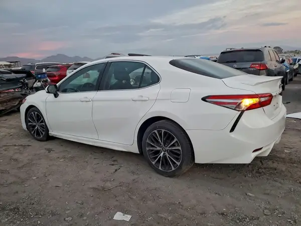 4T1B11HKXJU577660 2018 TOYOTA CAMRY - Image 2