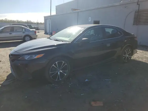 4T1B11HKXJU578825 2018 TOYOTA CAMRY - Image 1