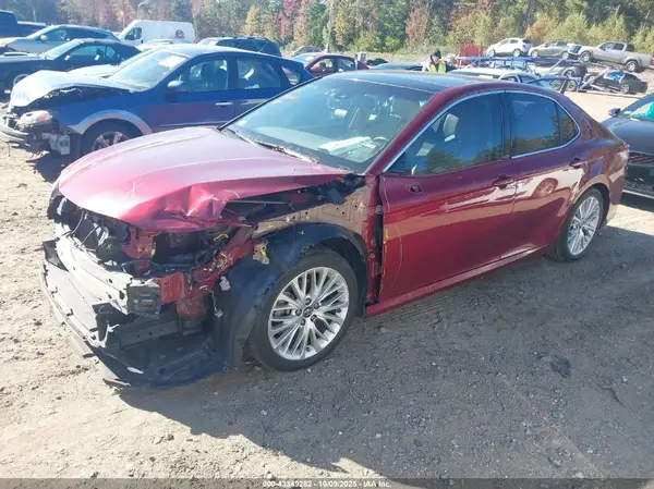 4T1B11HKXJU579702 2018 TOYOTA CAMRY - Image 2