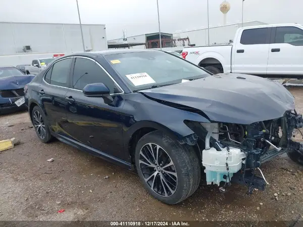 4T1B11HKXJU580722 2018 TOYOTA CAMRY - Image 1