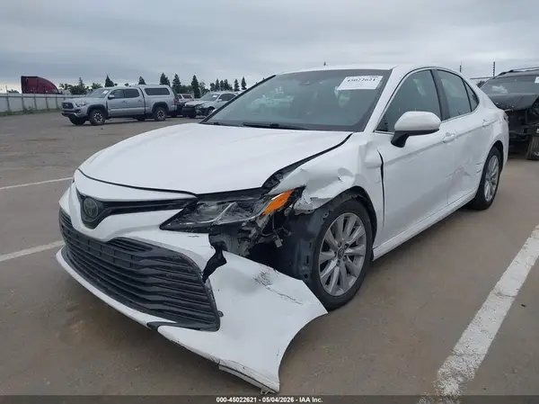4T1B11HKXJU581661 2018 TOYOTA CAMRY - Image 2