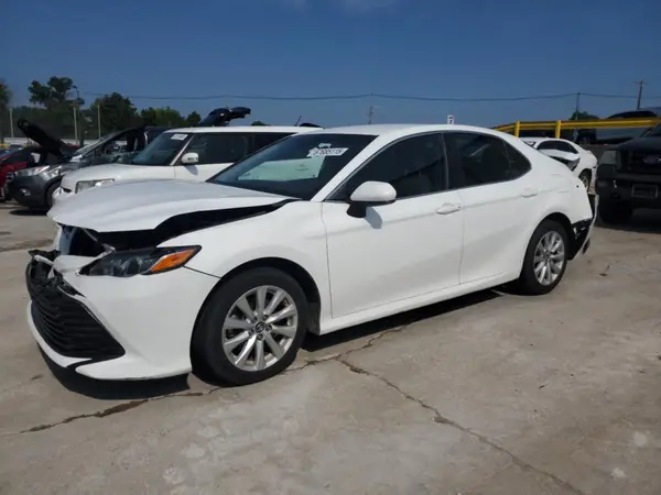 4T1B11HKXJU582776 2018 TOYOTA CAMRY - Image 1