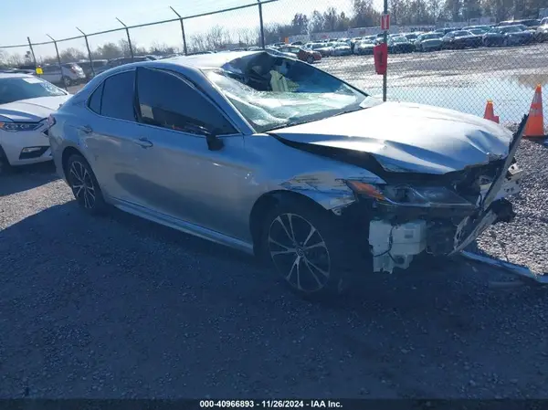 4T1B11HKXJU583359 2018 TOYOTA CAMRY - Image 1
