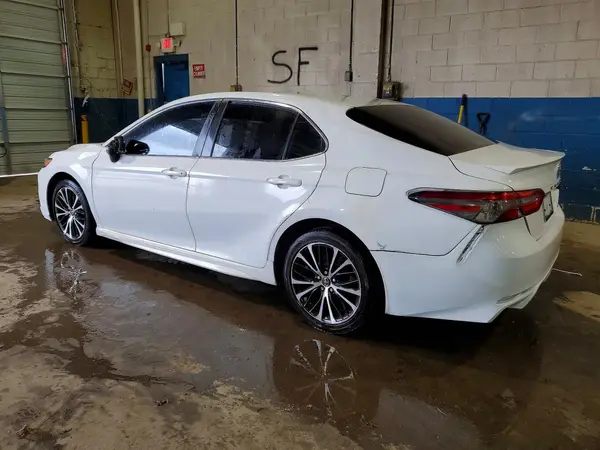 4T1B11HKXJU583782 2018 TOYOTA CAMRY - Image 2
