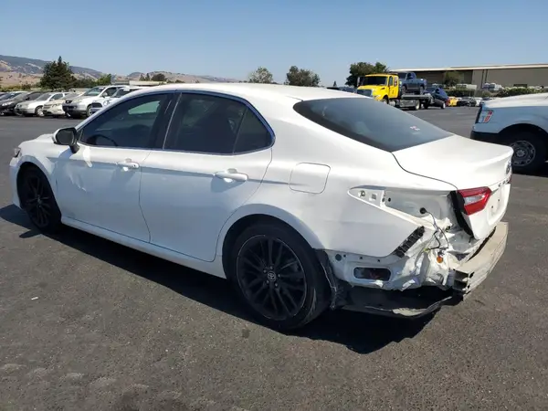 4T1B11HKXJU584978 2018 TOYOTA CAMRY - Image 2