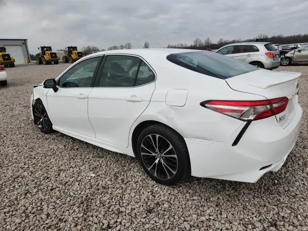 4T1B11HKXJU585418 2018 TOYOTA CAMRY - Image 2
