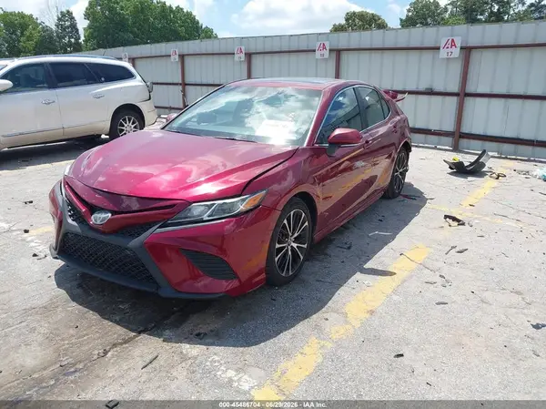 4T1B11HKXJU585466 2018 TOYOTA CAMRY - Image 2