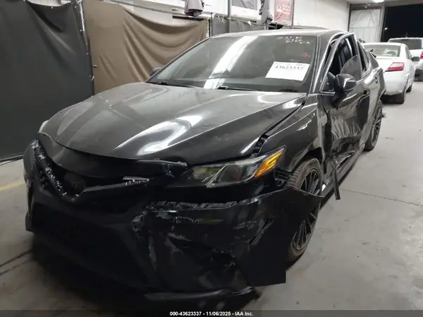 4T1B11HKXJU586360 2018 TOYOTA CAMRY - Image 2