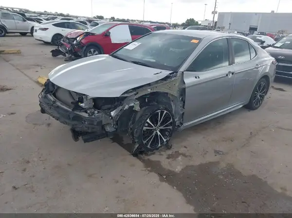 4T1B11HKXJU586875 2018 TOYOTA CAMRY - Image 2