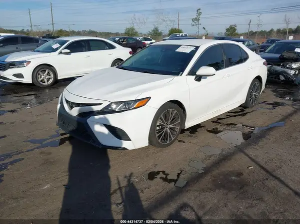 4T1B11HKXJU587217 2018 TOYOTA CAMRY - Image 2