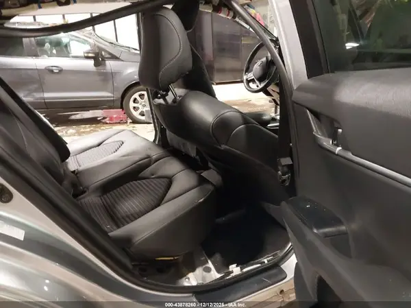 4T1B11HKXJU588979 2018 TOYOTA CAMRY - Image 8