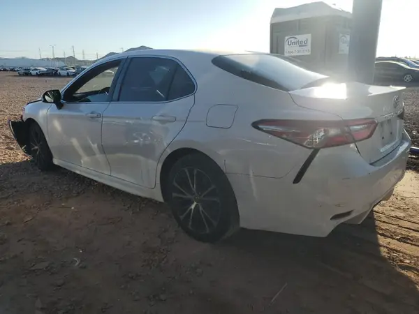 4T1B11HKXJU589078 2018 TOYOTA CAMRY - Image 2