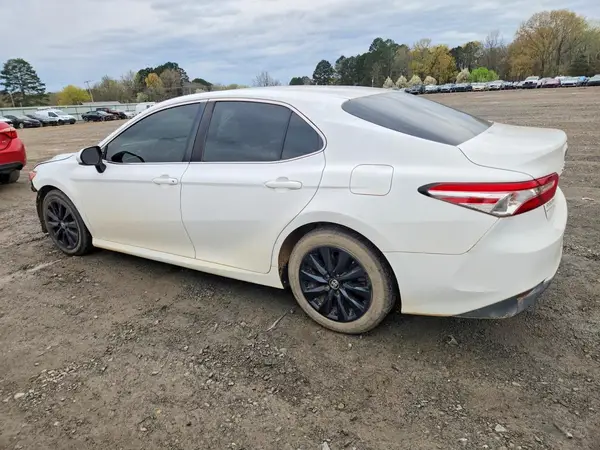 4T1B11HKXJU590389 2018 TOYOTA CAMRY - Image 2