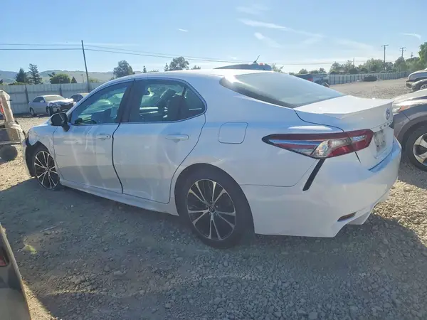 4T1B11HKXJU591350 2018 TOYOTA CAMRY - Image 2