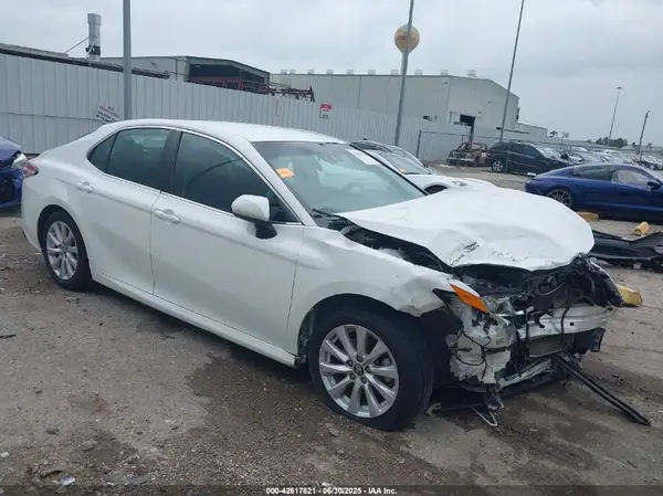 4T1B11HKXJU594443 2018 TOYOTA CAMRY - Image 1