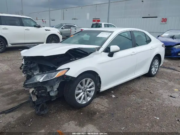 4T1B11HKXJU594443 2018 TOYOTA CAMRY - Image 2