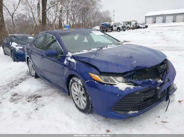 4T1B11HKXJU595480 2018 TOYOTA CAMRY - Image 1