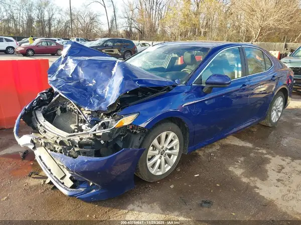 4T1B11HKXJU595561 2018 TOYOTA CAMRY - Image 2