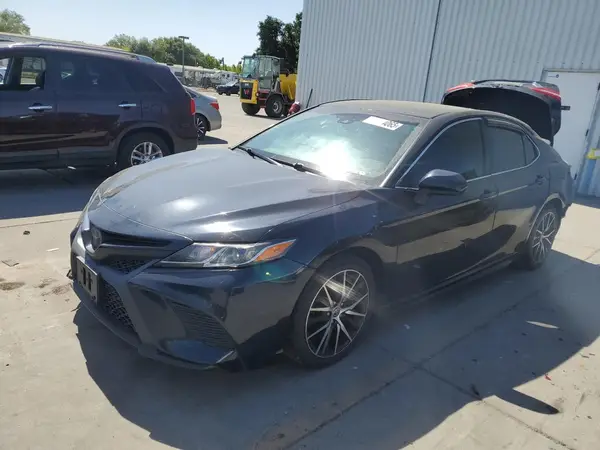 4T1B11HKXJU597813 2018 TOYOTA CAMRY - Image 1