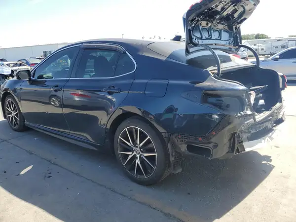 4T1B11HKXJU597813 2018 TOYOTA CAMRY - Image 2