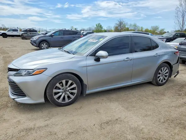 4T1B11HKXJU597827 2018 TOYOTA CAMRY - Image 1