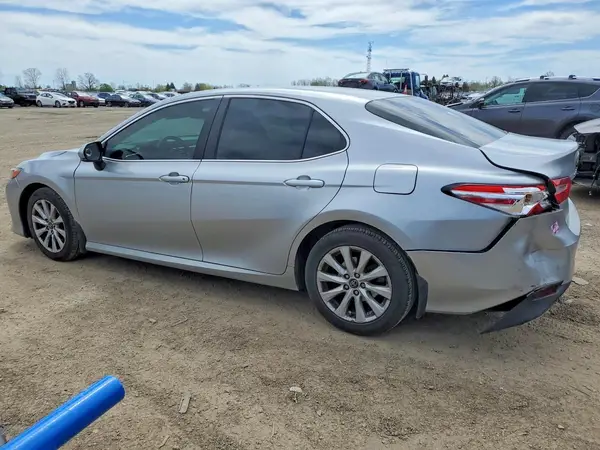 4T1B11HKXJU597827 2018 TOYOTA CAMRY - Image 2
