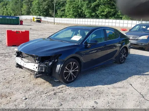 4T1B11HKXJU597861 2018 TOYOTA CAMRY - Image 2