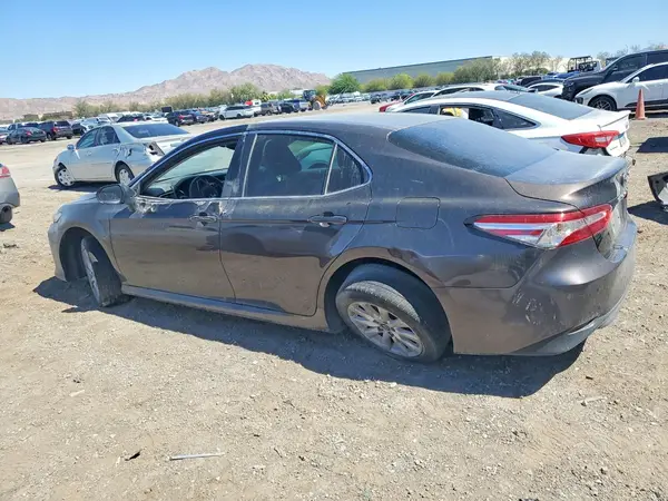 4T1B11HKXJU599092 2018 TOYOTA CAMRY - Image 2