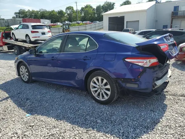 4T1B11HKXJU599108 2018 TOYOTA CAMRY - Image 2