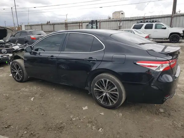 4T1B11HKXJU599397 2018 TOYOTA CAMRY - Image 2