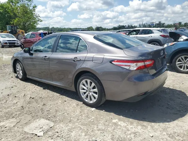 4T1B11HKXJU600354 2018 TOYOTA CAMRY - Image 2