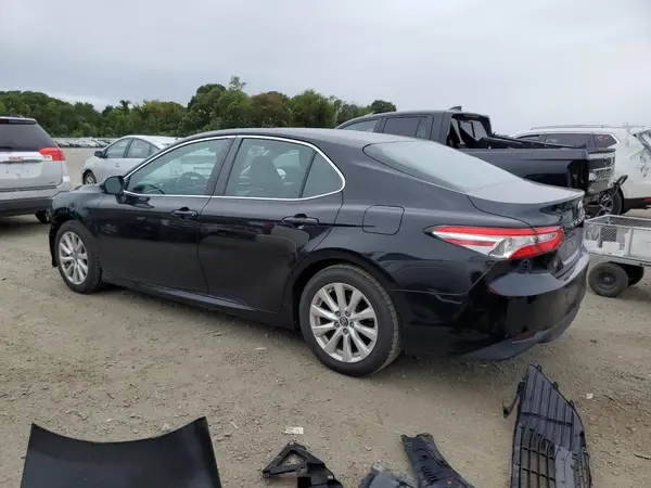 4T1B11HKXJU600483 2018 TOYOTA CAMRY - Image 2
