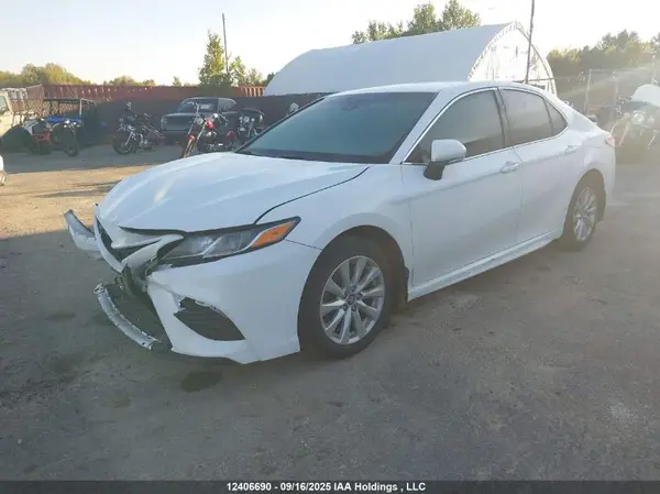 4T1B11HKXJU600645 2018 TOYOTA CAMRY - Image 2