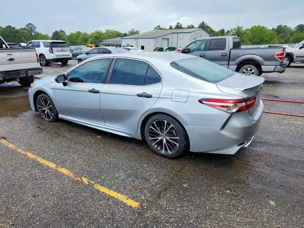4T1B11HKXJU602234 2018 TOYOTA CAMRY - Image 2