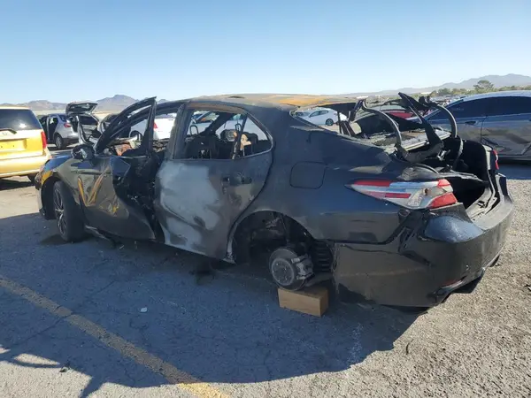 4T1B11HKXJU607725 2018 TOYOTA CAMRY - Image 2
