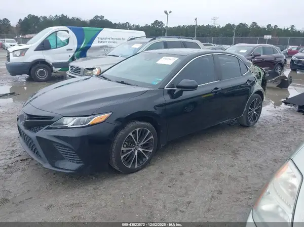 4T1B11HKXJU609281 2018 TOYOTA CAMRY - Image 2