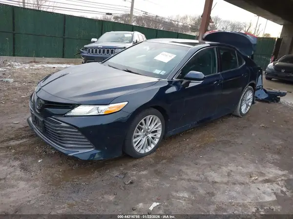 4T1B11HKXJU609541 2018 TOYOTA CAMRY - Image 2