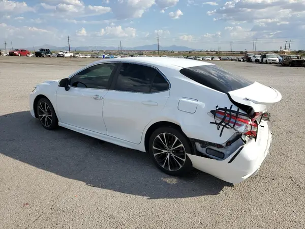 4T1B11HKXJU609734 2018 TOYOTA CAMRY - Image 2