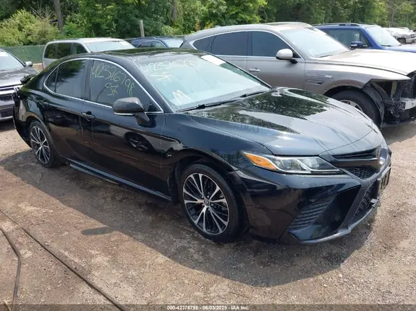 4T1B11HKXJU609863 2018 TOYOTA CAMRY - Image 1