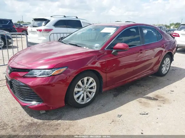 4T1B11HKXJU610897 2018 TOYOTA CAMRY - Image 2