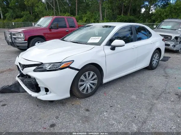 4T1B11HKXJU610978 2018 TOYOTA CAMRY - Image 2
